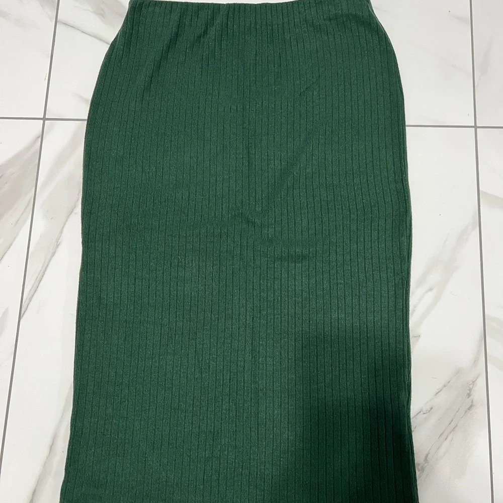 Zara Elegant Green Ribbed Mide Skirt Sz L